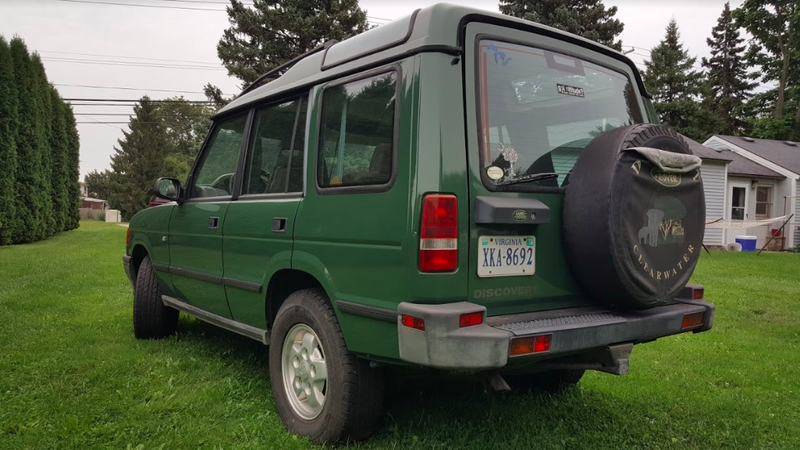 Illustration for article titled There's A Gorgeous Dead Land Rover Discovery Sitting In My Backyard But I'm Not Entirely Sure Why